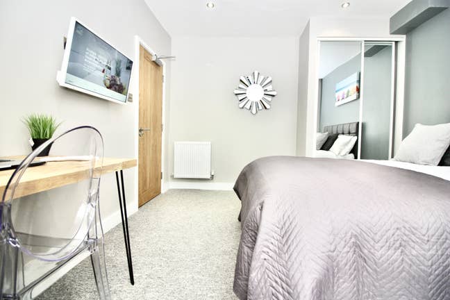 🏡 Spacious Ground Floor Room  in Town Centre Main Photo