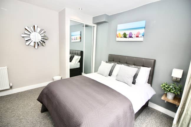 🏡 Spacious Ground Floor Room  in Town Centre Main Photo