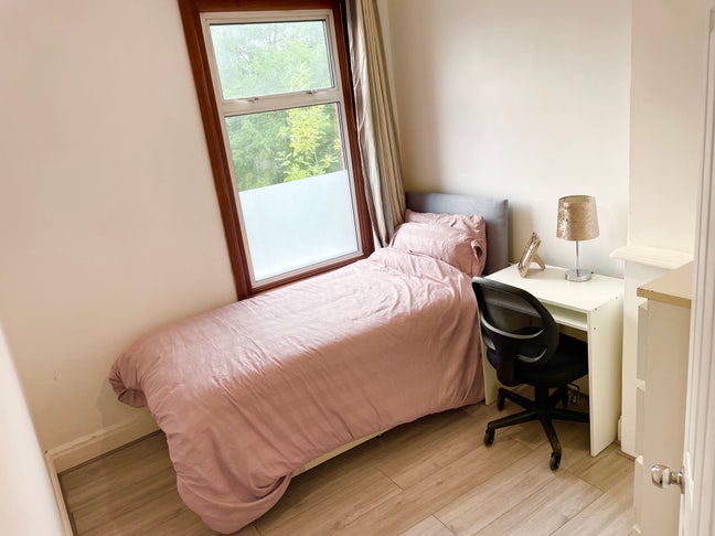 Last Remaining Room Refurbished Quiet Houseshare Main Photo
