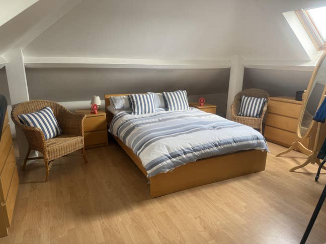 Very Large, Bright Furnished En-Suite Double Room Main Photo
