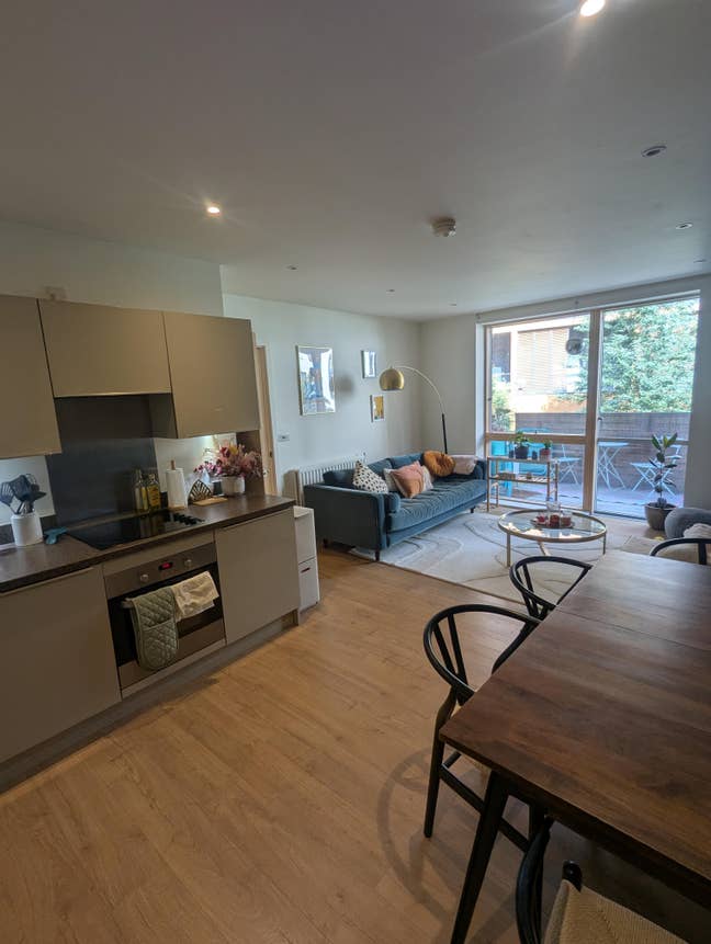 Double room in beautiful 2 bed apt Poplar/Bow Main Photo