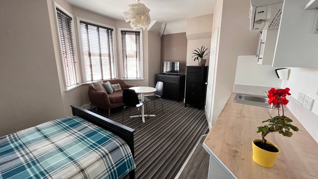 Stylish refurbished Co-Living space Eastbourne Main Photo