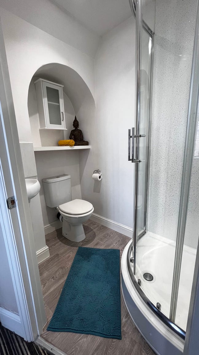 Stylish refurbished Co-Living space Eastbourne Main Photo