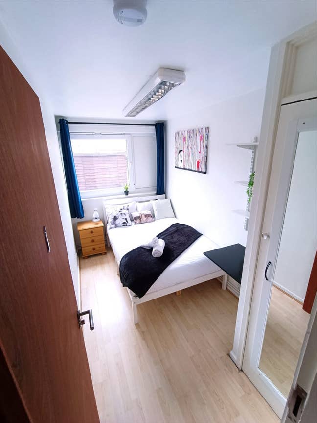 ** Mile End ** Cozy Room  Main Photo