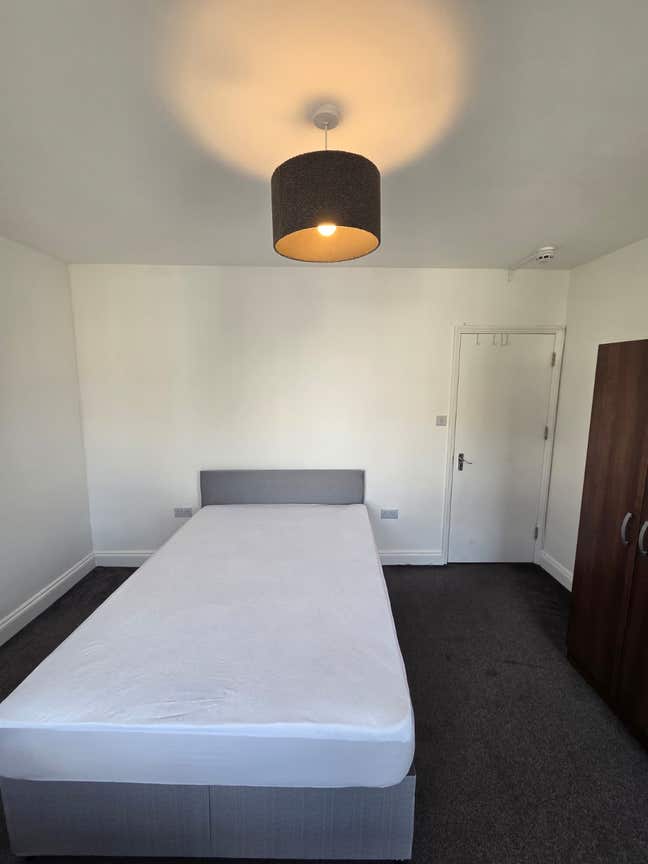 Big double room in E15 Main Photo