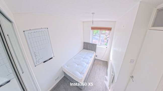 Room in friendly Burpham home, bills inc. Main Photo