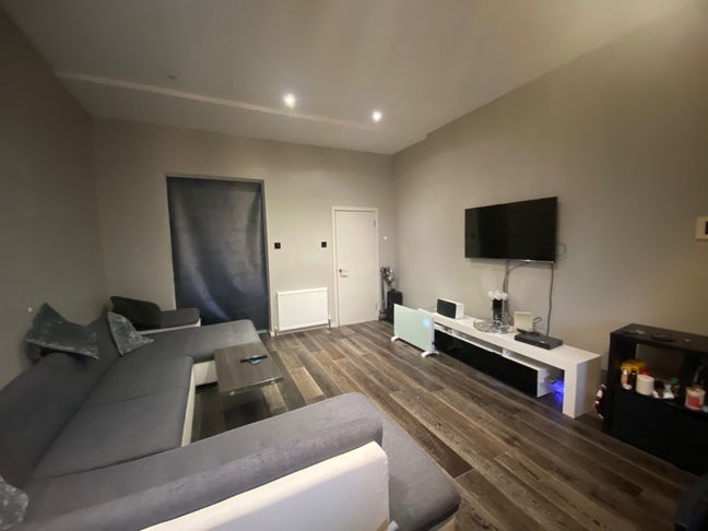 One Double Room suitable for couples or two people Main Photo