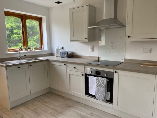 Lovely 3 bedroom apartment share for winter months Main Photo