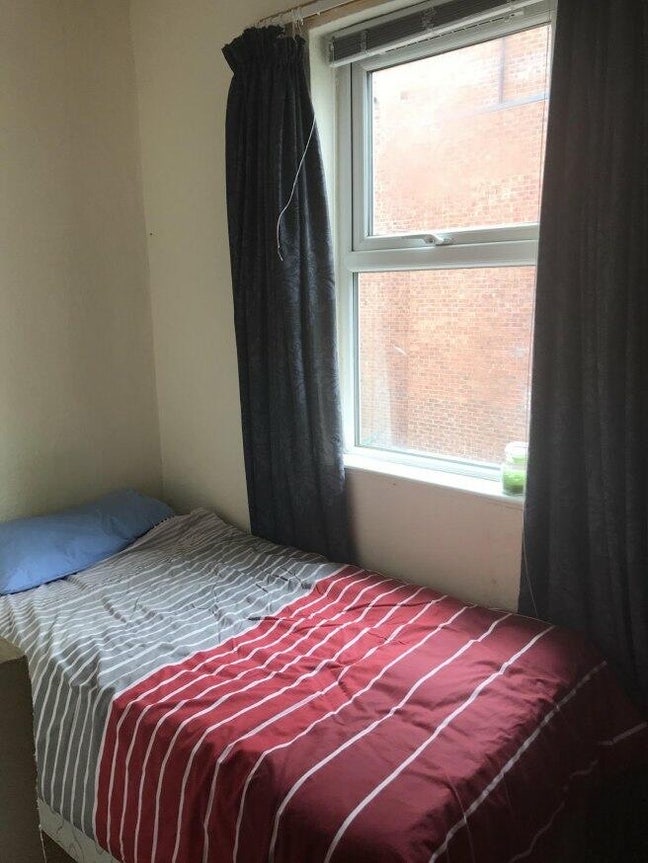 Two beautiful double bed available  Main Photo