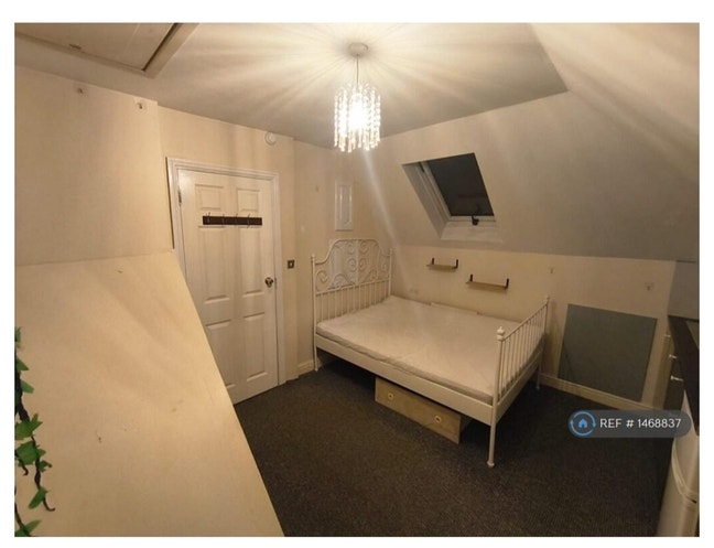 One-Bedroom Studio - All Bills Included Main Photo