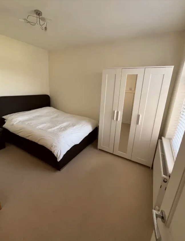 Double room next to Gatwick, Langley Green Main Photo