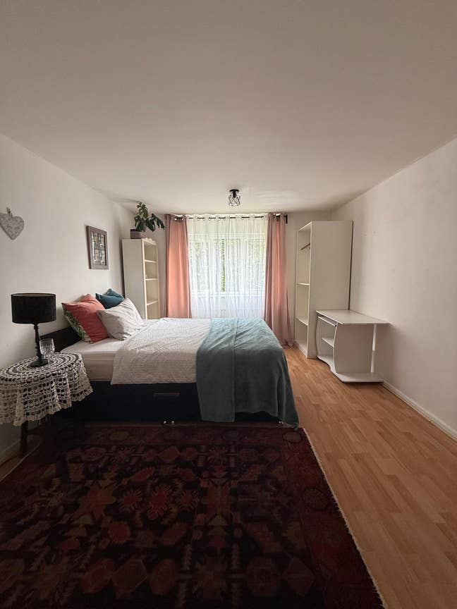 Large Double Room,Garden & Parking - Short Let  Main Photo