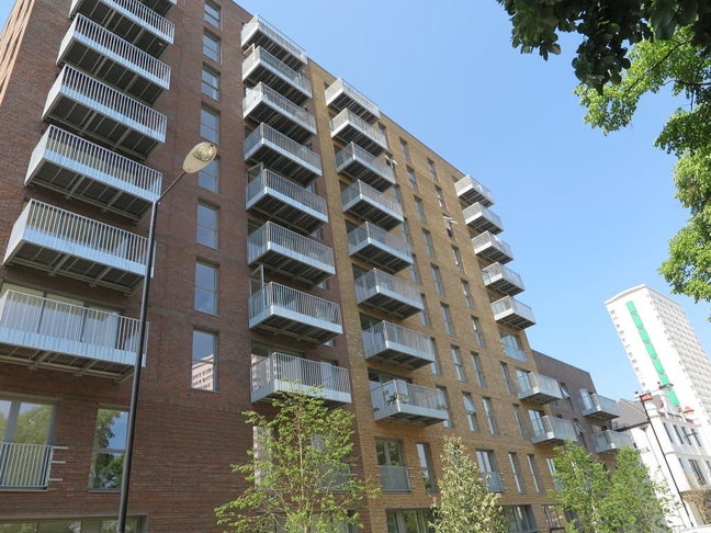 Zone2 SE8 small double m nr. Canary Wharf Main Photo