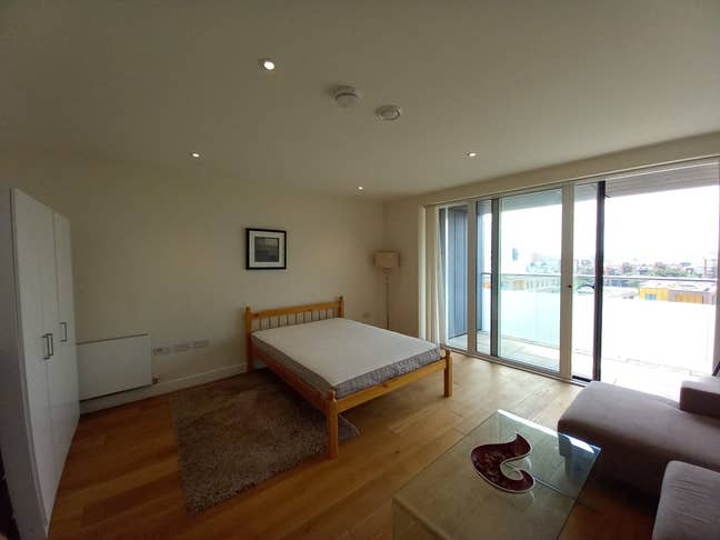 North Greenwich | Available Now | Private Balcony Main Photo