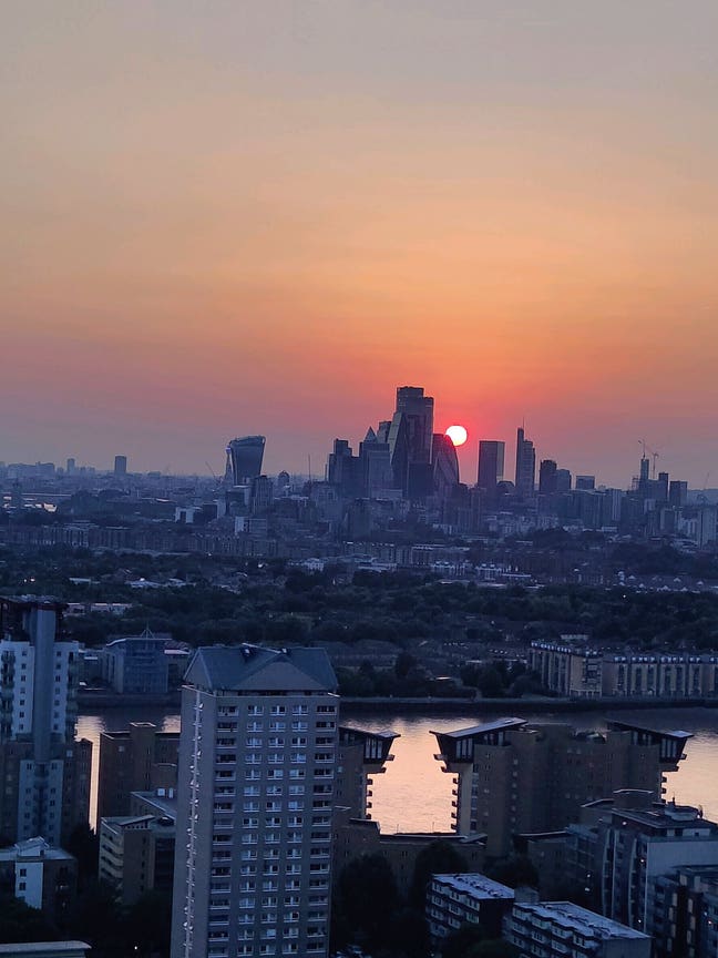 Bright double room with Iconic London Skyline view Main Photo