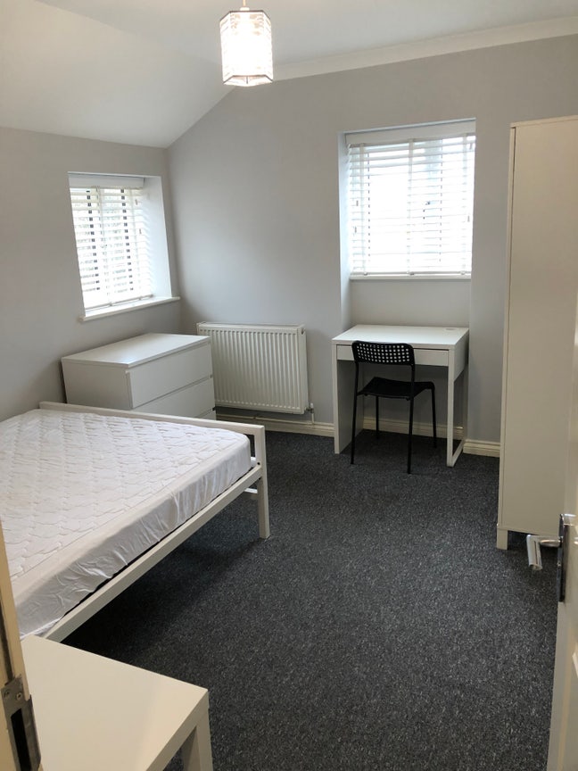 *Double Furnished Room* Main Photo