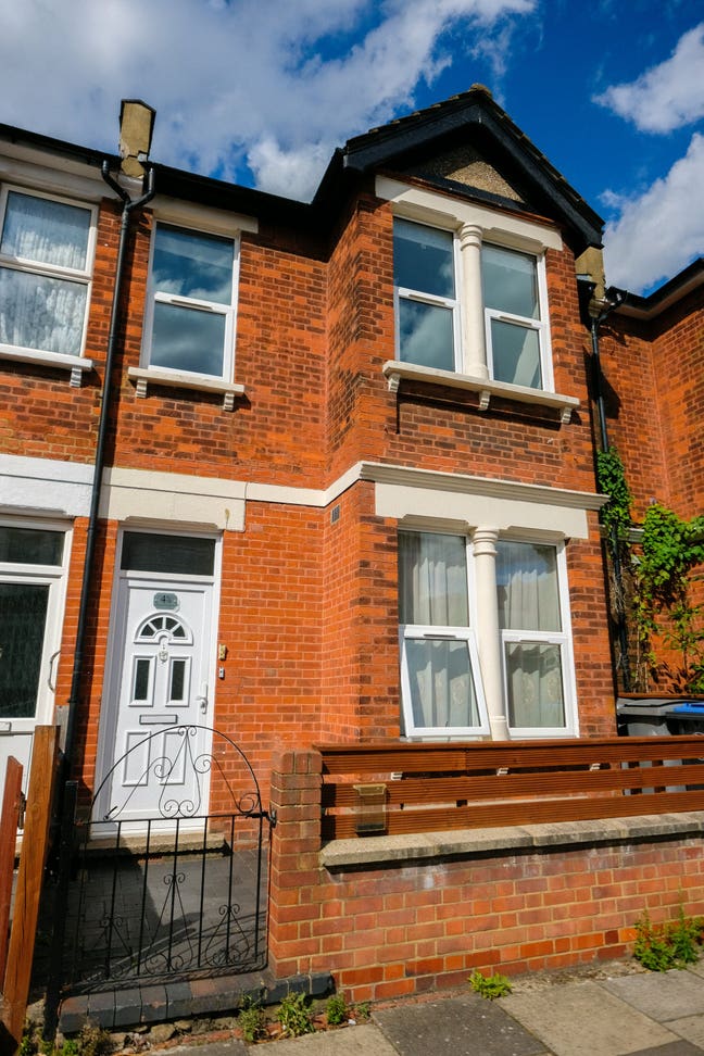 Super Clean Room - 30 min from central London Main Photo