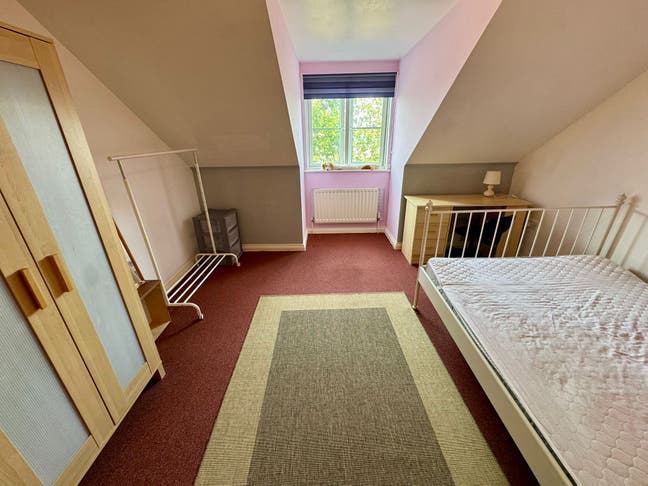 Spacious double room for female in Wimbledon SW19 Main Photo
