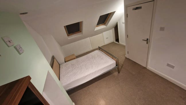 Double room in house share, Twickenham, TW2 Main Photo