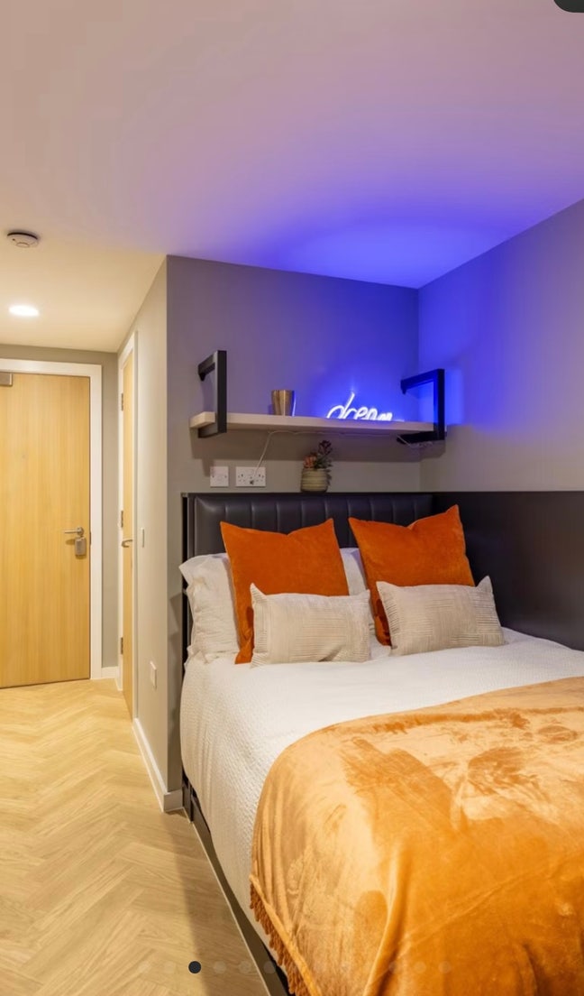 Arcadian En-suite £165 plus £300 cash back Main Photo