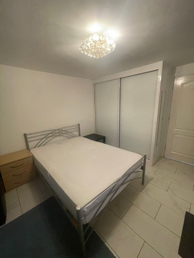 Studio in Whitton £900 per month One Person Only Main Photo