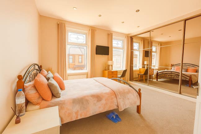 One Big Double Bedroom available now Main Photo