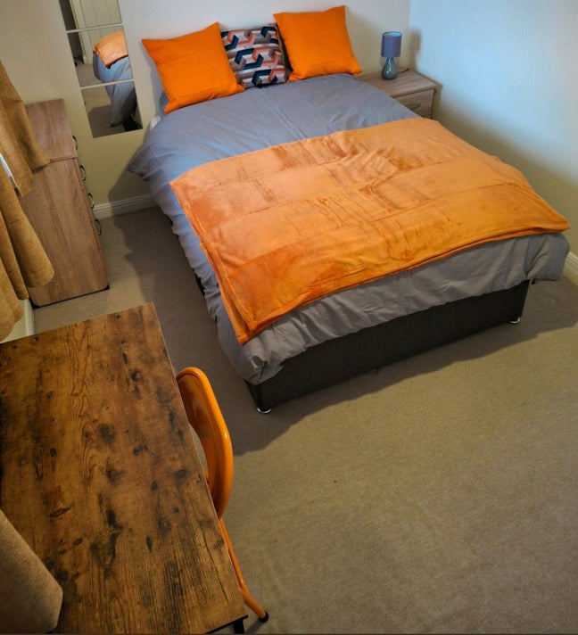Newly Refurbished Luxury Bedrooms! Prime Location. Main Photo