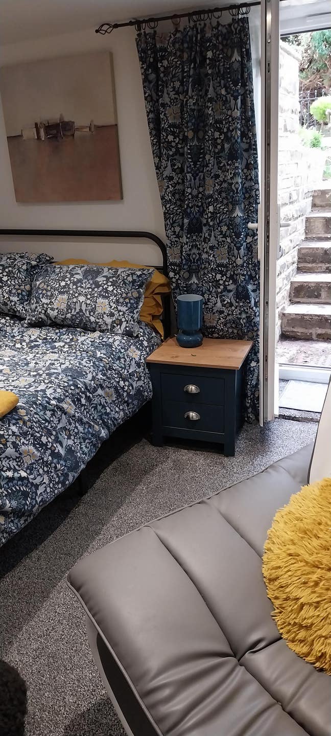 Studio Basement Flat, Clayton Heights. Main Photo