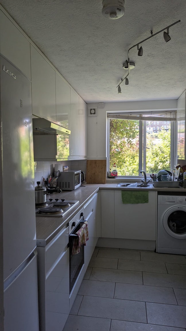 Lovely double room in a 5 bed house! Main Photo