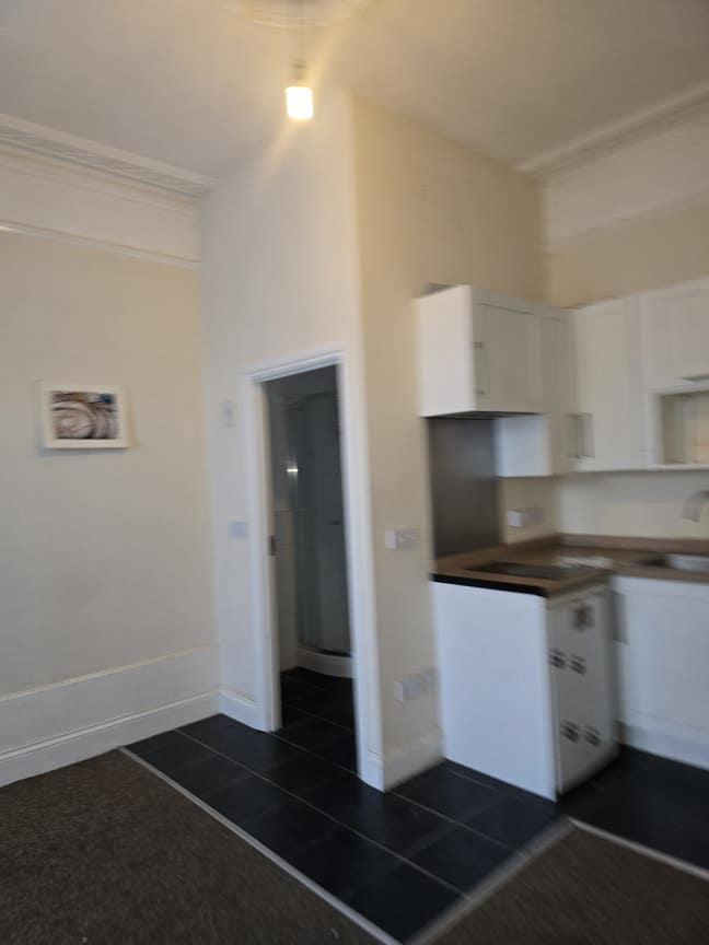 Rooms to Rent-Victorian House Main Photo