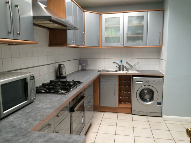 ***  3 DOUBLE Rooms in NW11 7HF Main Photo