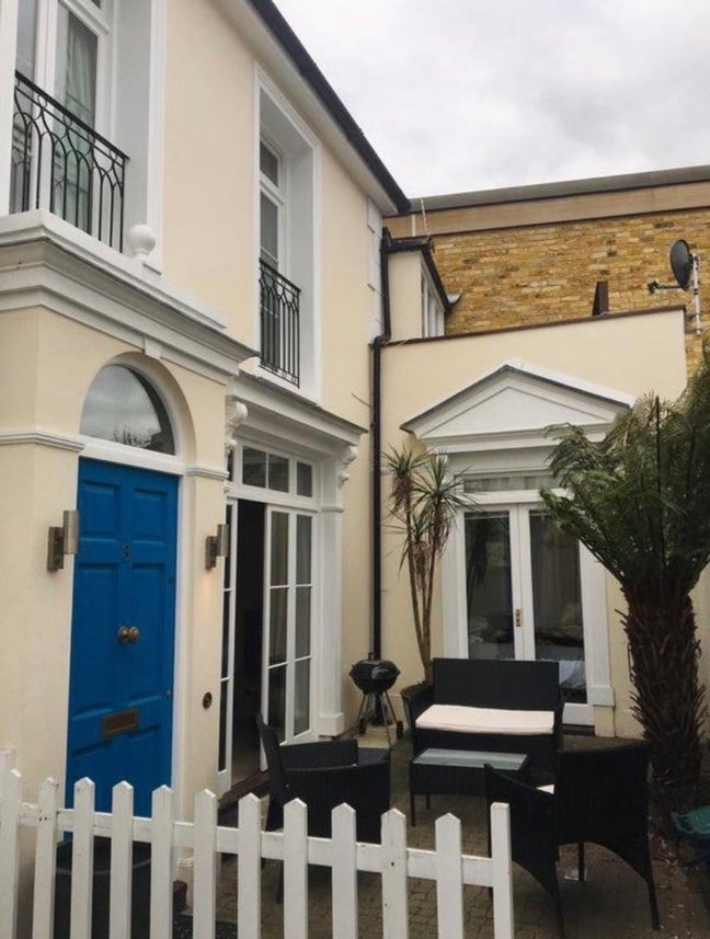 Double Bedroom in Stylish Home in Richmond Main Photo