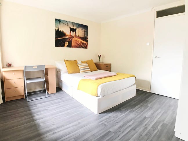 Luxe Double Room in a Beautiful Flatshare Main Photo