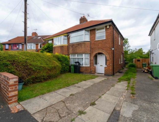 4 Bedroom Student House ***Fully Renovated***  Main Photo