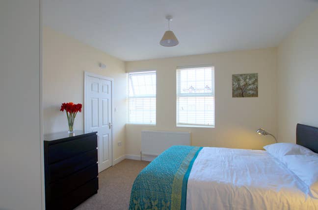 Lovely Double room with own En suite !!!! Main Photo