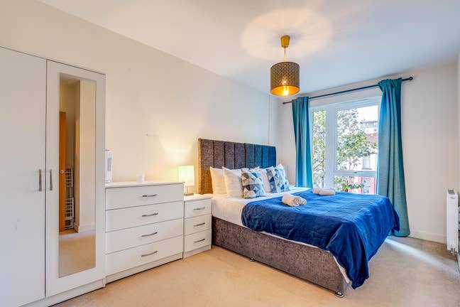 Stylish Double Room – Bright, Friendly Flatshare Main Photo