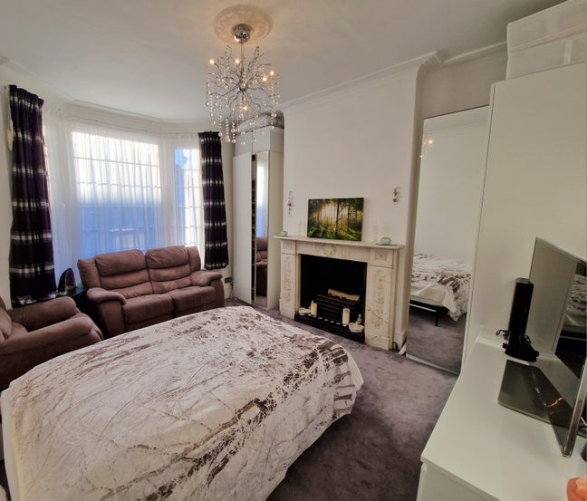 Large Double Room in Luxurious Flat with Garden Main Photo
