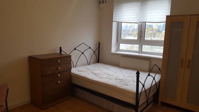Spacious 3-Bedroom Flat with Balcony  Main Photo