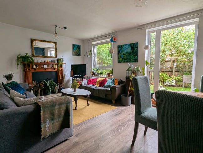 Double room in Bethnal Green flat with garden Main Photo