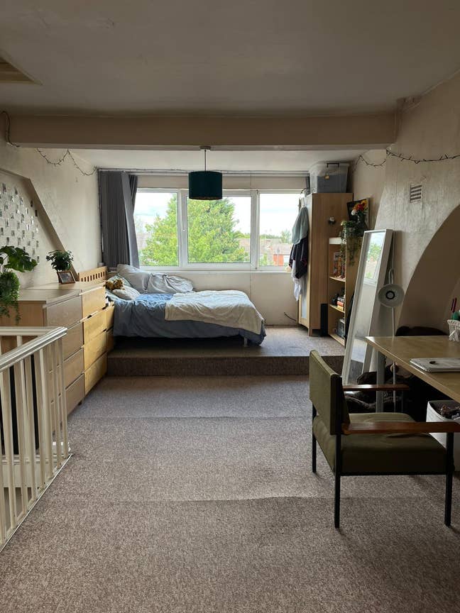 Very large room for student in shared house for 4 Main Photo