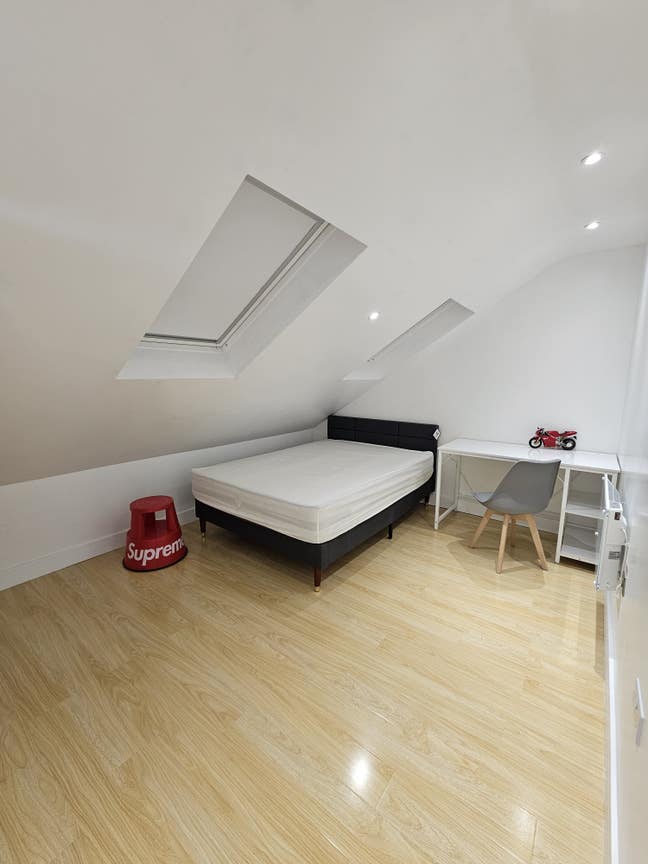 Room for Rent  Main Photo