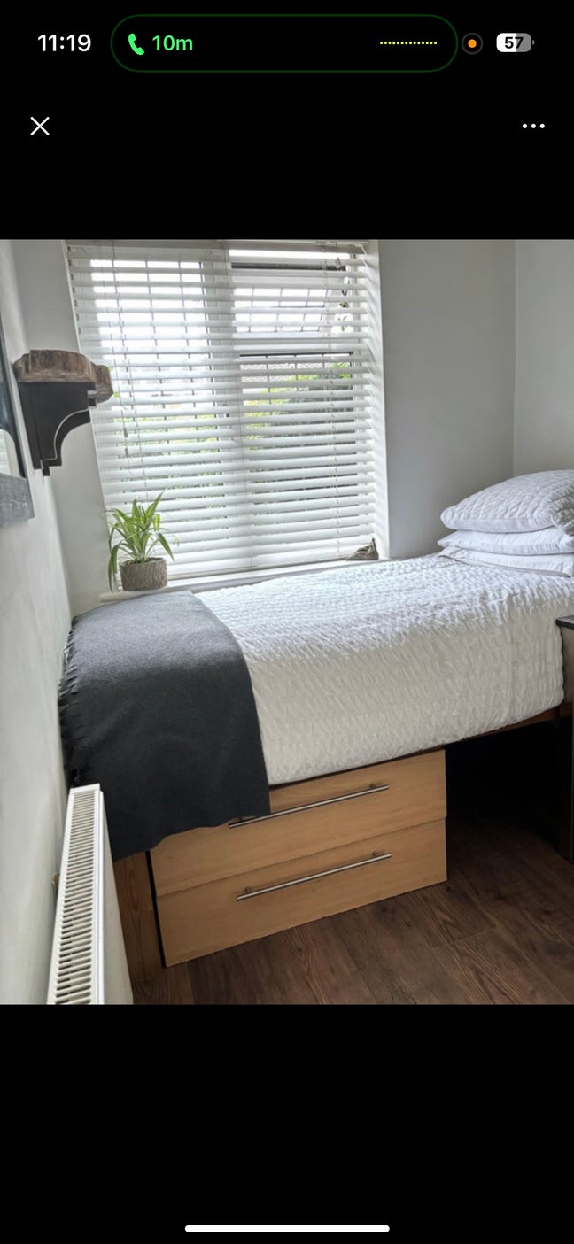 Furnished Single Room with Wifi.All Bills Included Main Photo