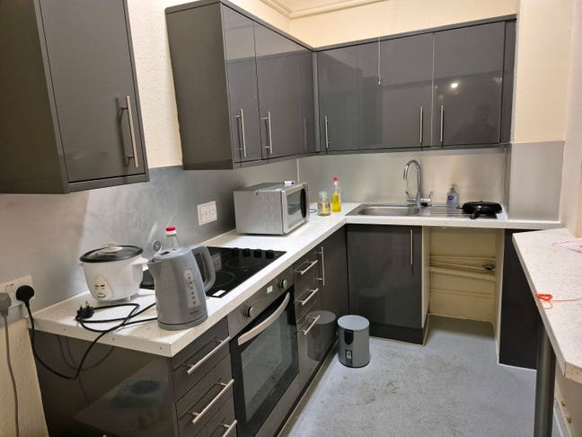 Spacious King-Size Room for Rent – SW12  Main Photo