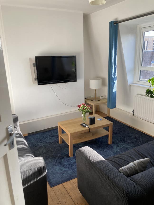 Room in top floor flat Main Photo