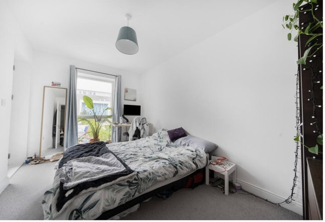 Short term let - Double Room BS7  Main Photo