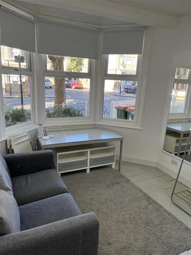 Fantastic large bright double bedroom Upton Park Main Photo