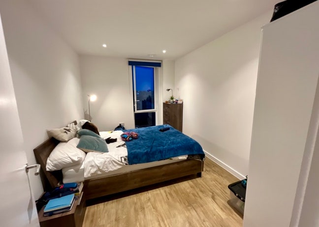 Modern Double in large flat with 2 balconies  Main Photo