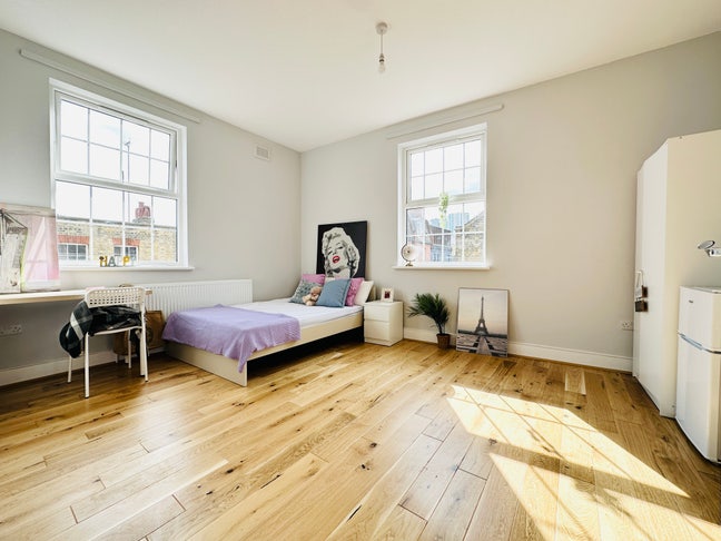 💥 Juicy Deal Alert 💥 3 Rooms in E1 Main Photo