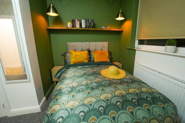  Brand-New En-Suite Double Rooms with Kitchenettes Main Photo