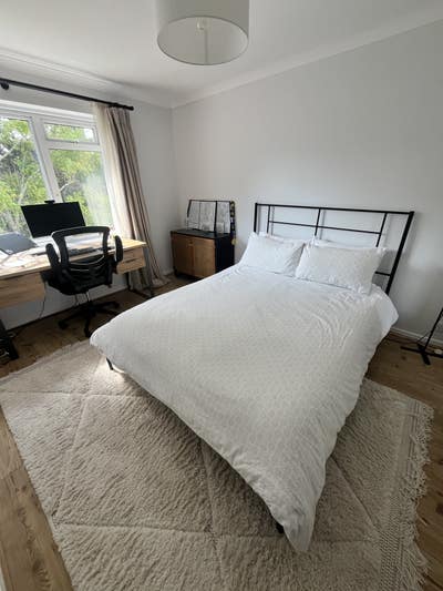 Double room in Reigate RH2 0 Main Photo
